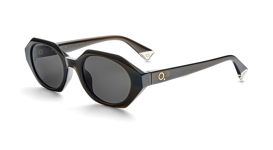Das Bild zeigt die Sonnenbrille FRESH BK von der Marke Etnia Barcelona in schwarz.